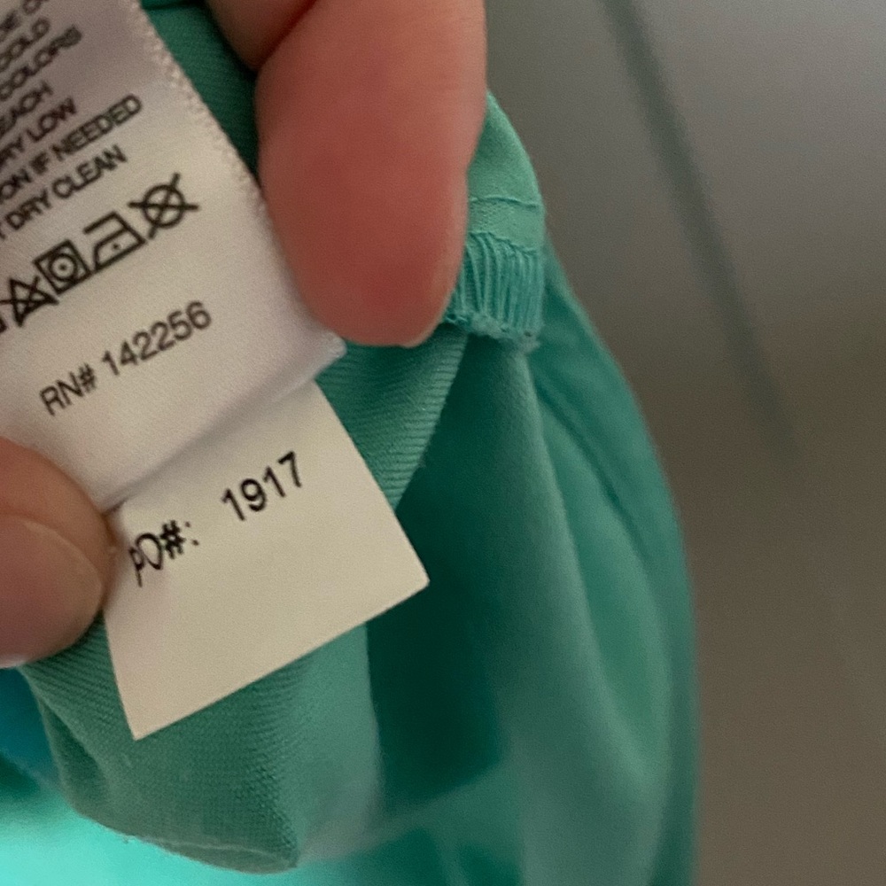 FIGS Women's Mint Green Short-Sleeve Scrub Top - Picture 4 of 6